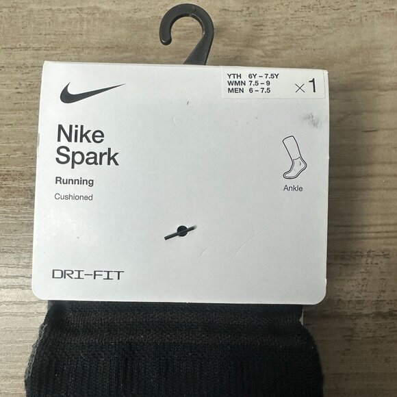 NWT Nike Dri-Fit Spark Unisex Cushioned Ankle Running Socks Size Small (Black) - Picture 2 of 10